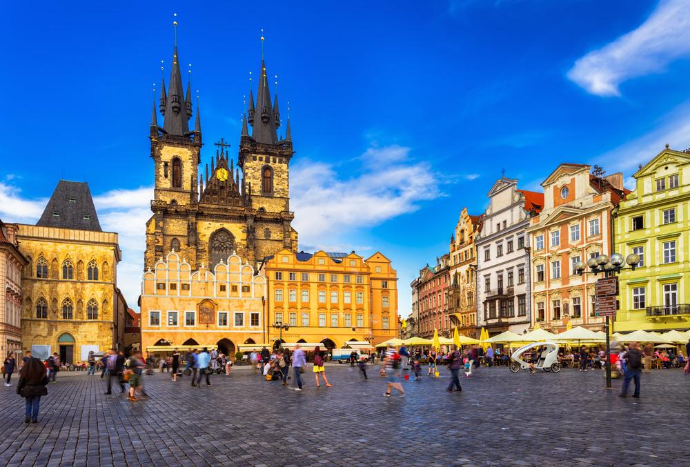 Turisti na agencija son ek zlata praga